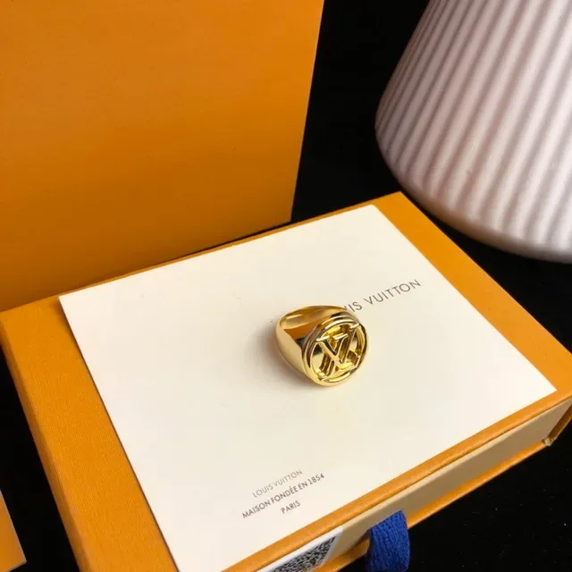 Louis Vuitton Monogram World Tour Gold Signet-Style Monogrammed Ring 8