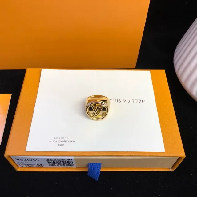 Louis Vuitton Monogram World Tour Gold Signet-Style Monogrammed Ring 9