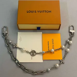 Louis Vuitton Monogram World Tour Pulsera de perlas y cadena