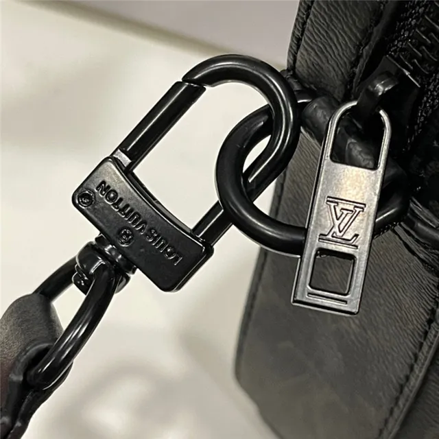 路易威登 Multi Pochette Accessoires 黑色棕色 矩形 翻盖 压花 Monogram 或 Logo 信使包 4