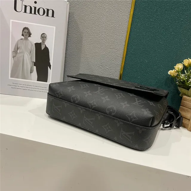 路易威登 Multi Pochette Accessoires 黑色棕色 矩形 翻盖 压花 Monogram 或 Logo 信使包 6