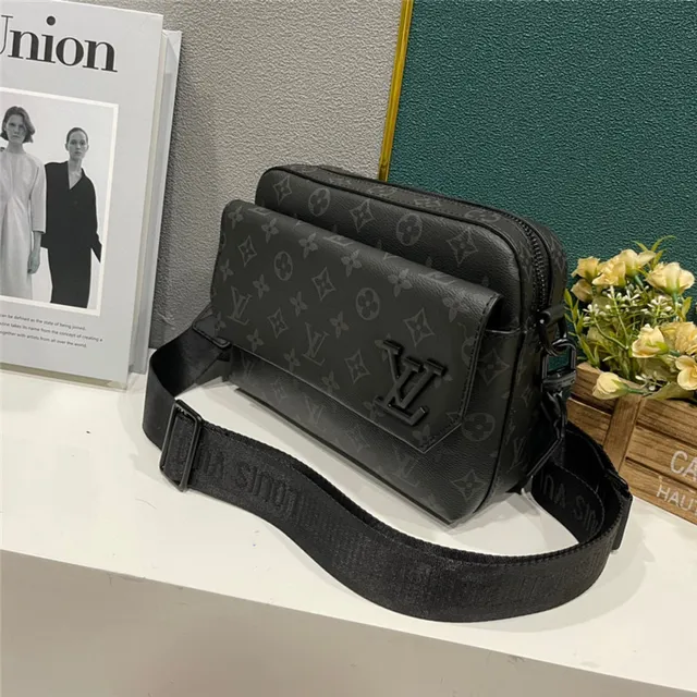 路易威登 Multi Pochette Accessoires 黑色棕色 矩形 翻盖 压花 Monogram 或 Logo 信使包 9