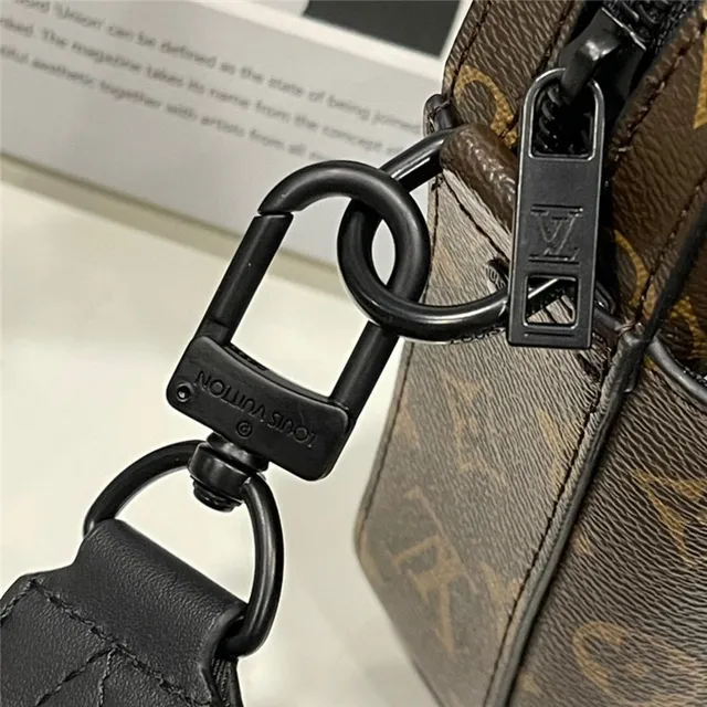 路易威登 Multi Pochette Accessoires 黑色棕色 矩形 翻盖 压花 Monogram 或 Logo 信使包 13