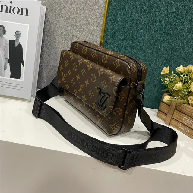 路易威登 Multi Pochette Accessoires 黑色棕色 矩形 翻盖 压花 Monogram 或 Logo 信使包 18