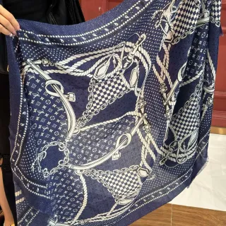 Louis Vuitton নেভি সাদা ঘোড়সওয়ারি হারনেস মোটিফ মোনোগ্রাম প্রিন্ট রেশম স্কার্ফ
