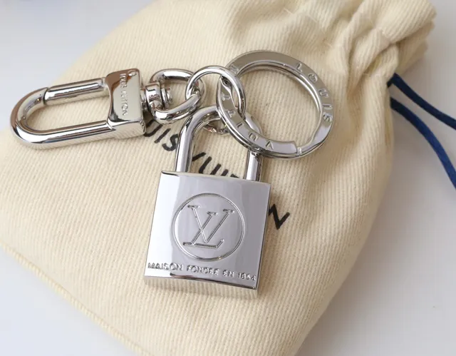 Louis Vuitton Padlock Keychain Gold Silver Engraved Monogram Phone Case 7