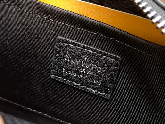 Louis Vuitton Petite Malle Negro Naranja Silueta de Maleta Boxy Bolso de Cadena de Cuero Monogramado 2