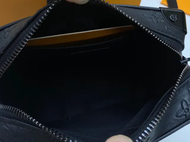 Louis Vuitton Petite Malle Negro Naranja Silueta de Maleta Boxy Bolso de Cadena de Cuero Monogramado 3
