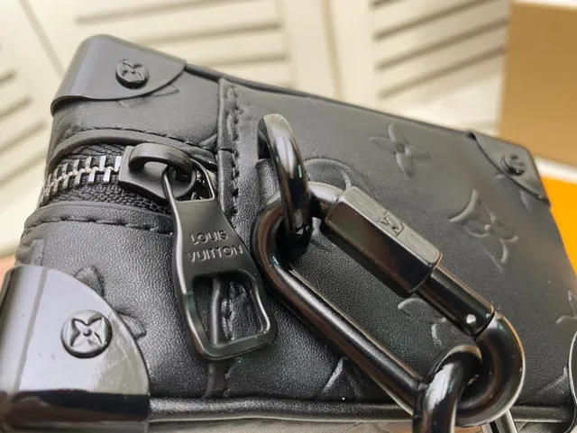 Louis Vuitton Petite Malle Negro Naranja Silueta de Maleta Boxy Bolso de Cadena de Cuero Monogramado 4
