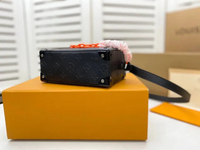 Louis Vuitton Petite Malle Negro Naranja Silueta de Maleta Boxy Bolso de Cadena de Cuero Monogramado 7