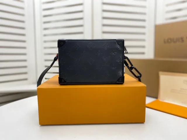 Louis Vuitton Petite Malle Negro Naranja Silueta de Maleta Boxy Bolso de Cadena de Cuero Monogramado 9