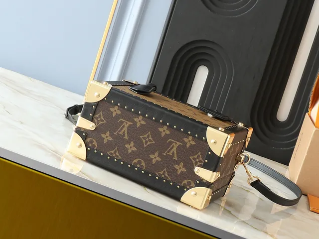 Louis Vuitton Petite Malle Marrom Monogram Canvas Tote Bag 4