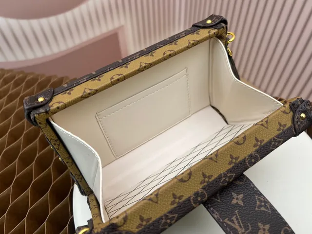 Louis Vuitton Petite Malle Toile Monogramme Accessoires Verts Graffiti Sac Tote 2
