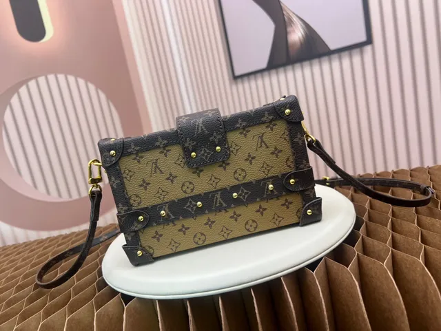 Louis Vuitton Petite Malle Toile Monogramme Accessoires Verts Graffiti Sac Tote 3