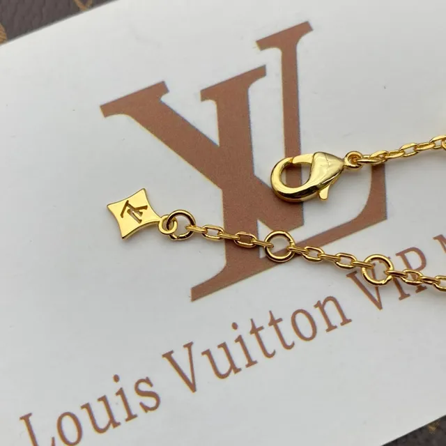 Louis Vuitton Quatrefoil Pavé Crystal Gold-Tone Bracelet 3