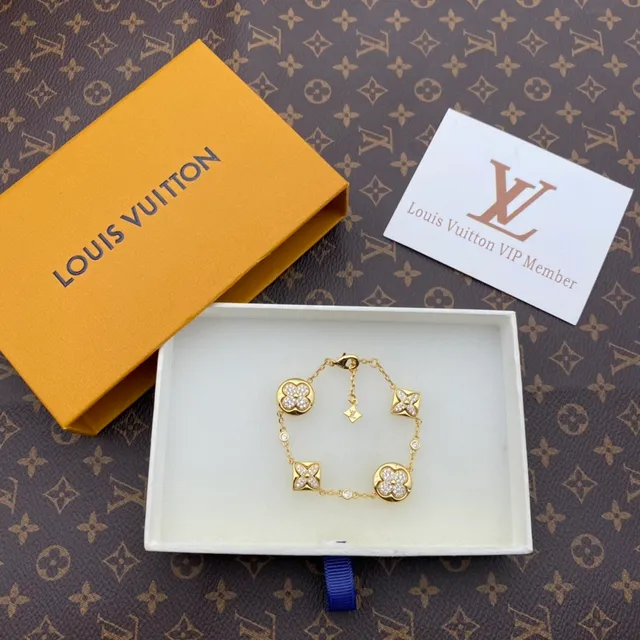 Louis Vuitton Quatrefoil Pavé Crystal Gold-Tone Bracelet 4