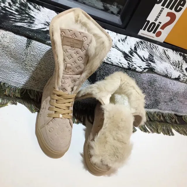 Louis Vuitton Run Away Beige White Monogrammed Suede Shearling-Lined Snow Boots 3
