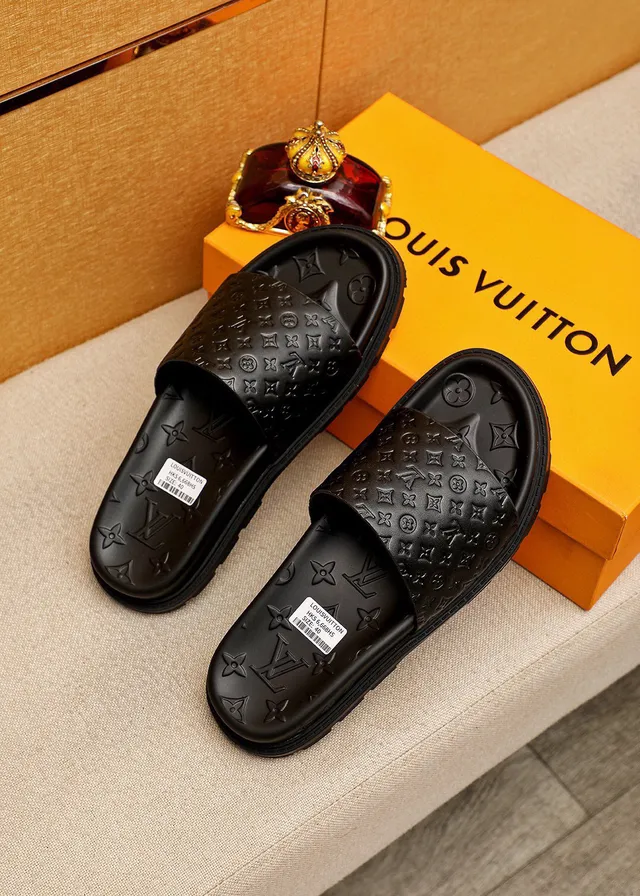 Louis Vuitton Run Away Slides काला Monogram Embossed Slippers 2