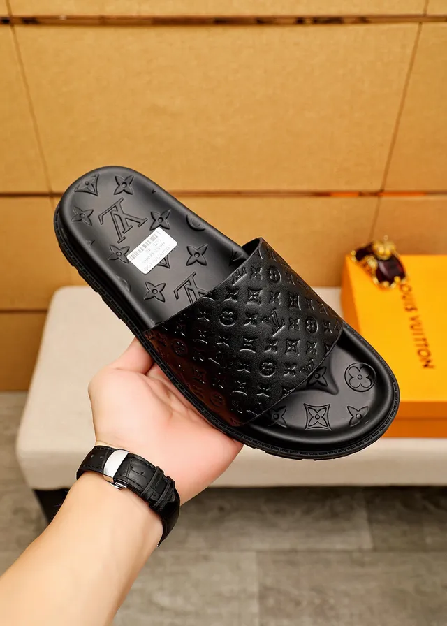 Louis Vuitton Run Away Slides काला Monogram Embossed Slippers 4