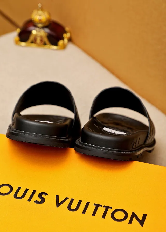 Louis Vuitton Run Away Slides काला Monogram Embossed Slippers 8