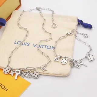 Louis Vuitton Chaîne Paperclip-Link Argent Beige Charms Pendante Monogramme Collier
