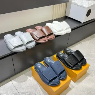 Louis Vuitton Slide Monogram Strap चप्पल