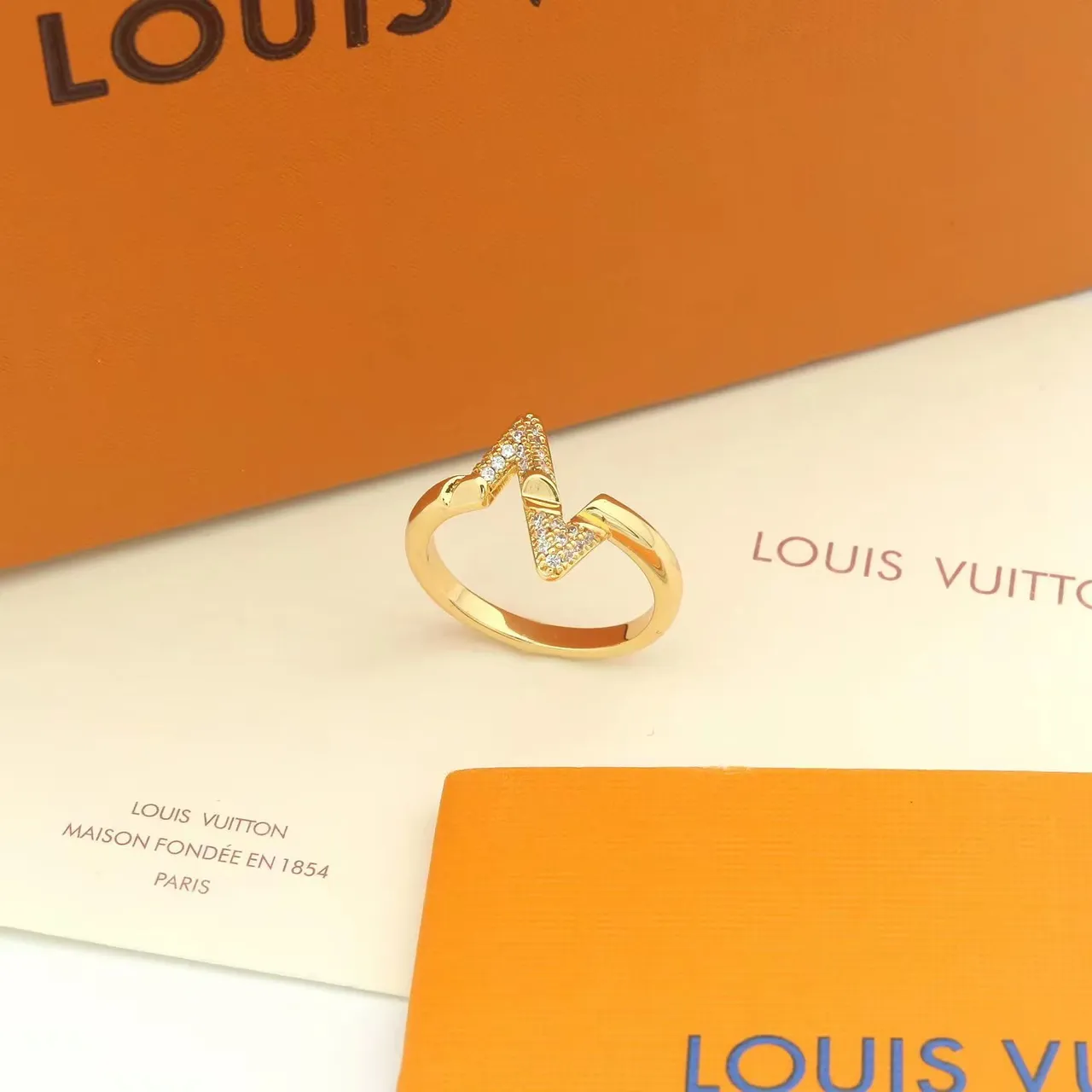 Louis Vuitton V Ring Pavé Diamond White Metal Ring 2