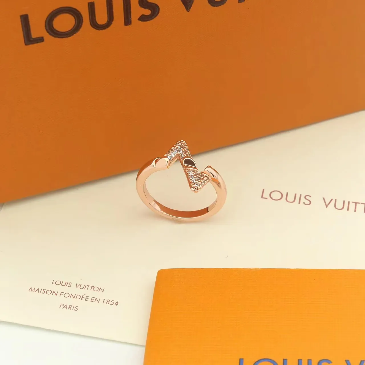 Louis Vuitton V Ring Pavé Diamond White Metal Ring 7