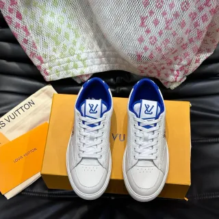 Louis Vuitton Tênis Lifestyle de Couro Perfurado Branco e Azul