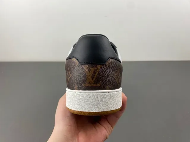 Louis Vuitton Lifestyle Sneakers Blancs et Noirs avec Monogram de Toile et Cuir Superpositions 4