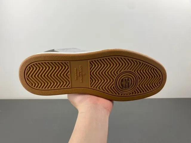 Louis Vuitton Lifestyle Sneakers Blancs et Noirs avec Monogram de Toile et Cuir Superpositions 9