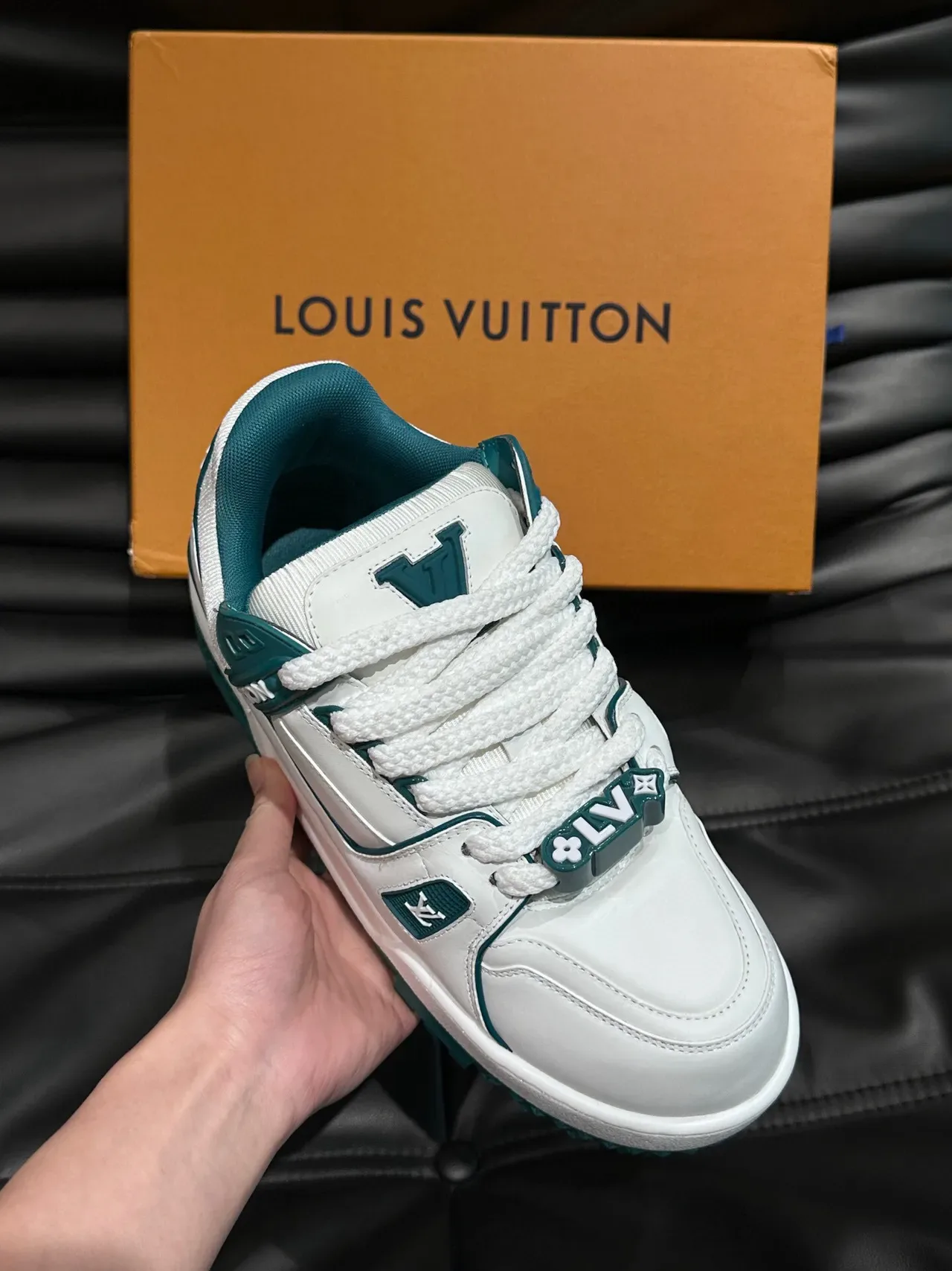 Louis Vuitton Blanc Bleu Semelle Chunky Détail Sangle En Couches Sneakers Lifestyle 5
