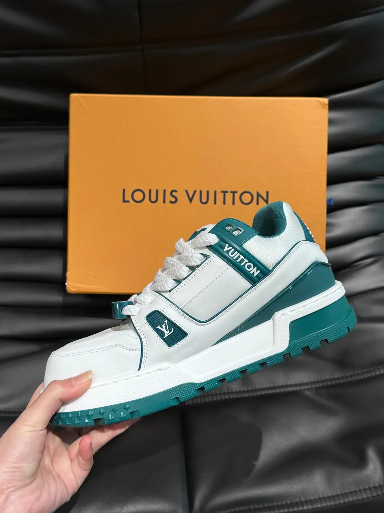 Louis Vuitton Blanc Bleu Semelle Chunky Détail Sangle En Couches Sneakers Lifestyle 6