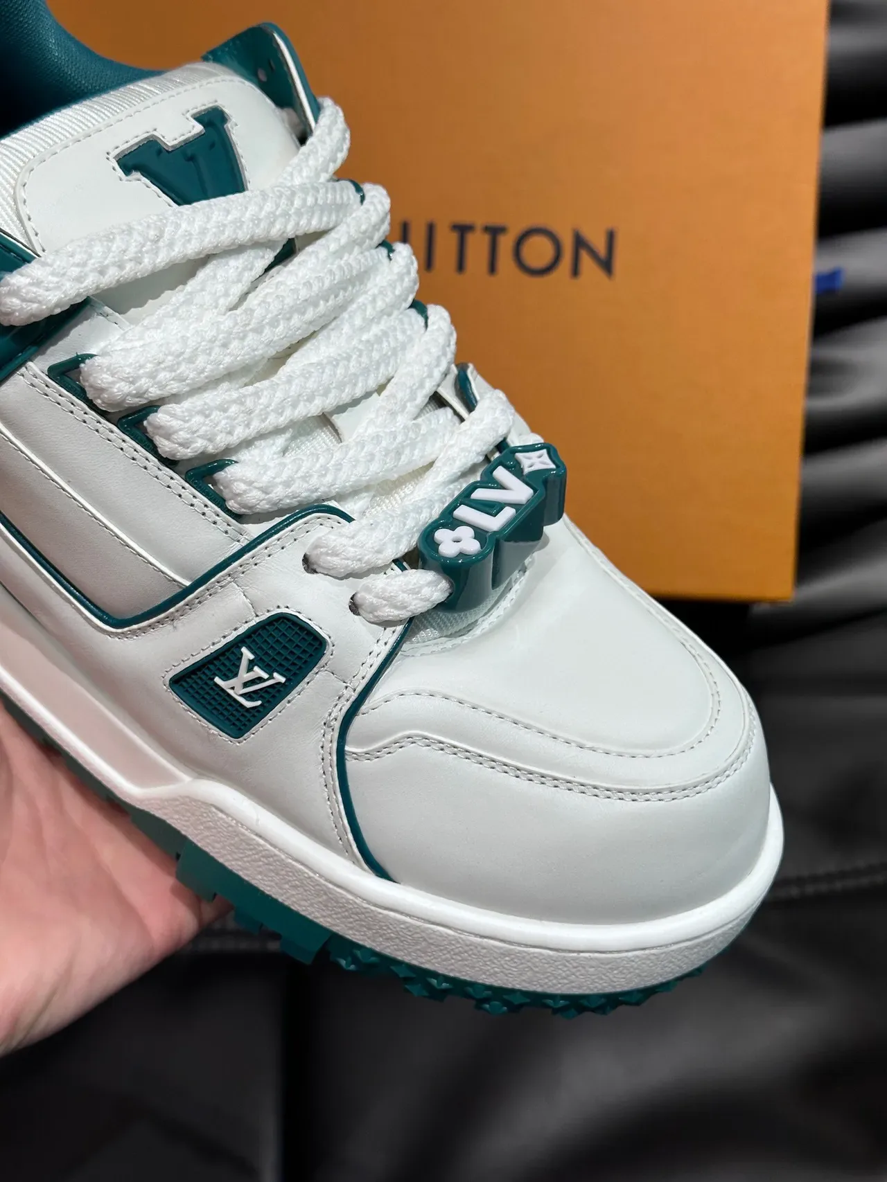 Louis Vuitton Blanc Bleu Semelle Chunky Détail Sangle En Couches Sneakers Lifestyle 7