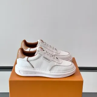 Louis Vuitton Tênis Lifestyle Branco e Marrom Low-Top com Construção de Painéis Texturizados