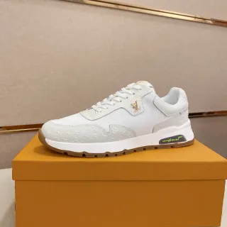 Louis Vuitton Zapatillas Lifestyle Blancas con Suela Dorada Monograma Embossado Parte Superior Esculpida Multicapa Media Suela