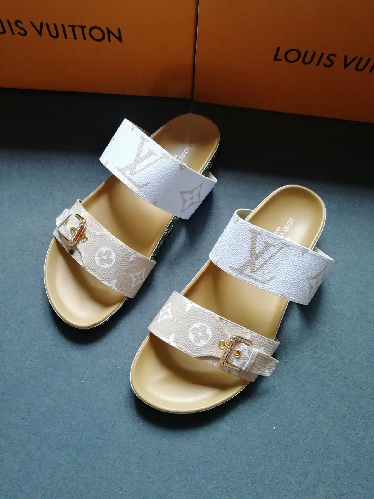 Louis Vuitton White Green Monogram-Coated Leather Straps Two-Strap Slide Design Casual Sandals 3