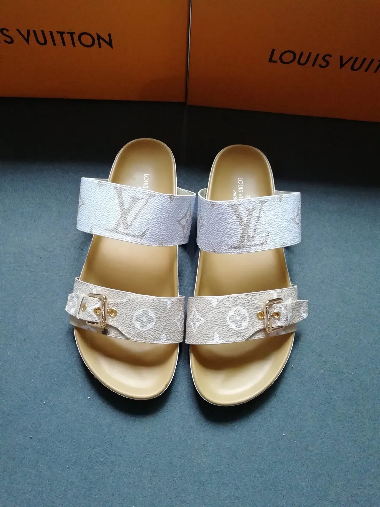 Louis Vuitton White Green Monogram-Coated Leather Straps Two-Strap Slide Design Casual Sandals 4