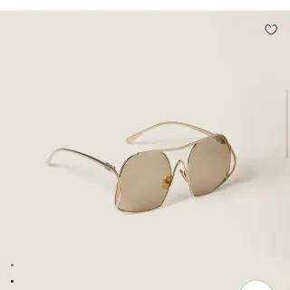 Miu Miu Angular Squared نظارات شمسية بلون ذهبي