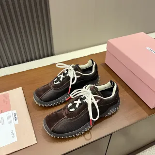 Miu Miu Marrón y Blanco Suela con Studs Parte Superior Mixta de Ante y Malla Zapatillas Lifestyle