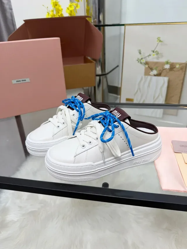Miu Miu Wander blanc bleu semelle plateforme lacets bicolores sneakers lifestyle 4