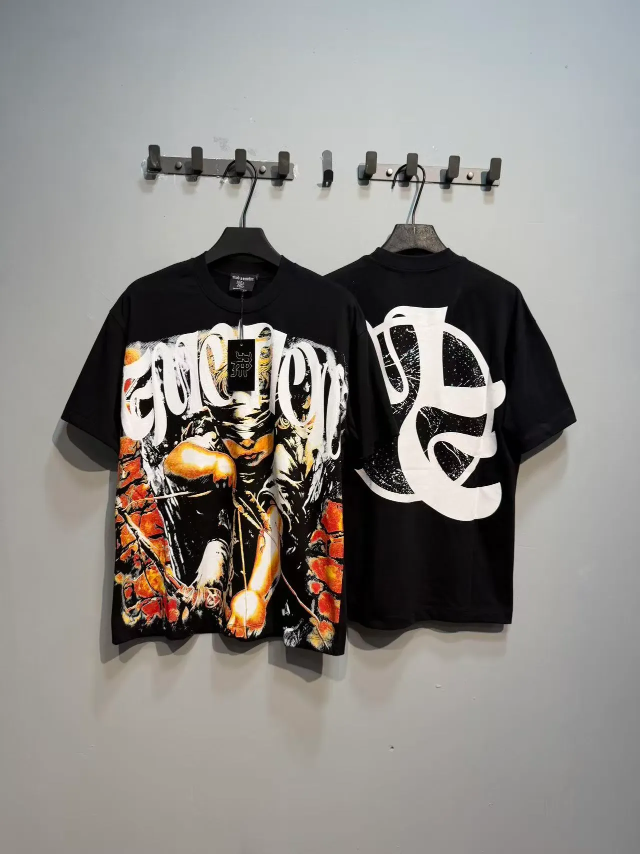 Camiseta oversized de tipografía con estampado gráfico blanco y negro edición emociones mixtas 5