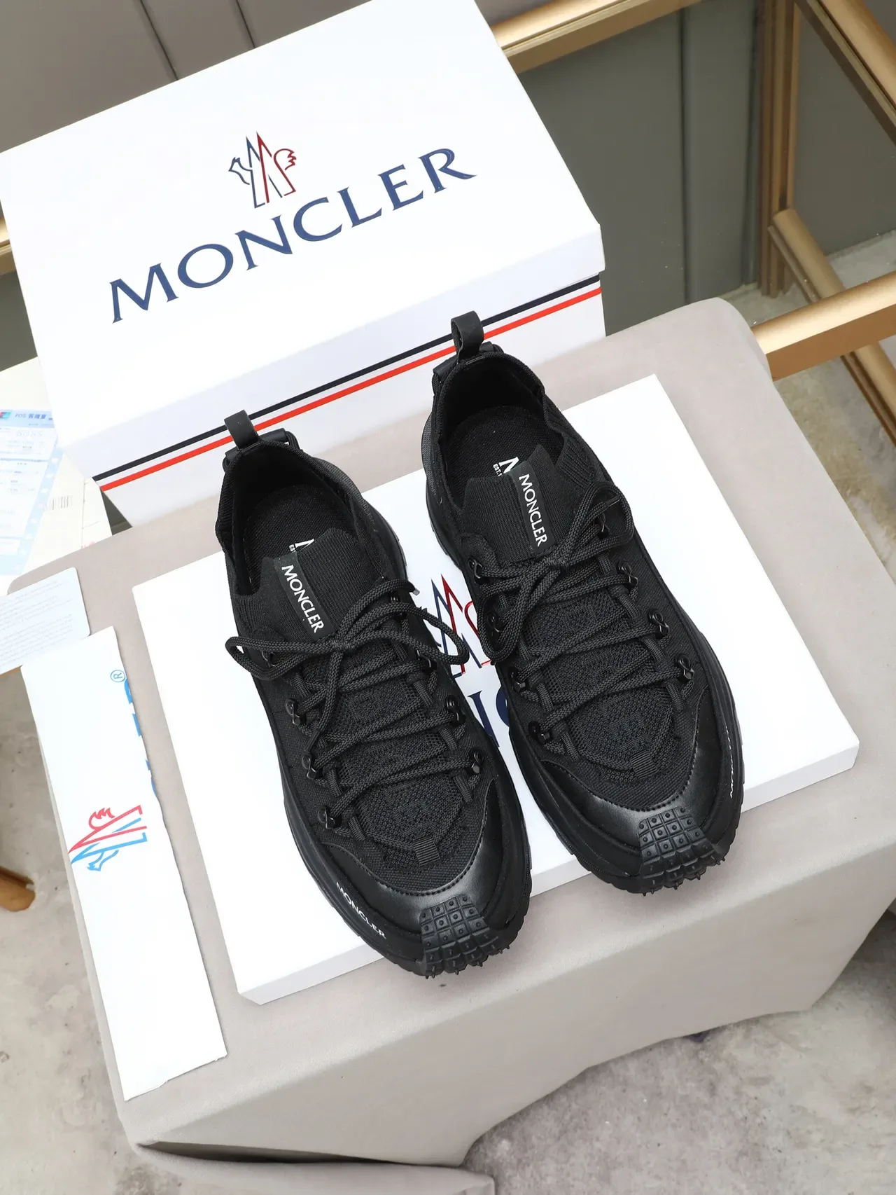 Moncler Grenoble Chaussures Lifestyle avec Col de Chaussette Tricotée Noir Semelle Vibram 3