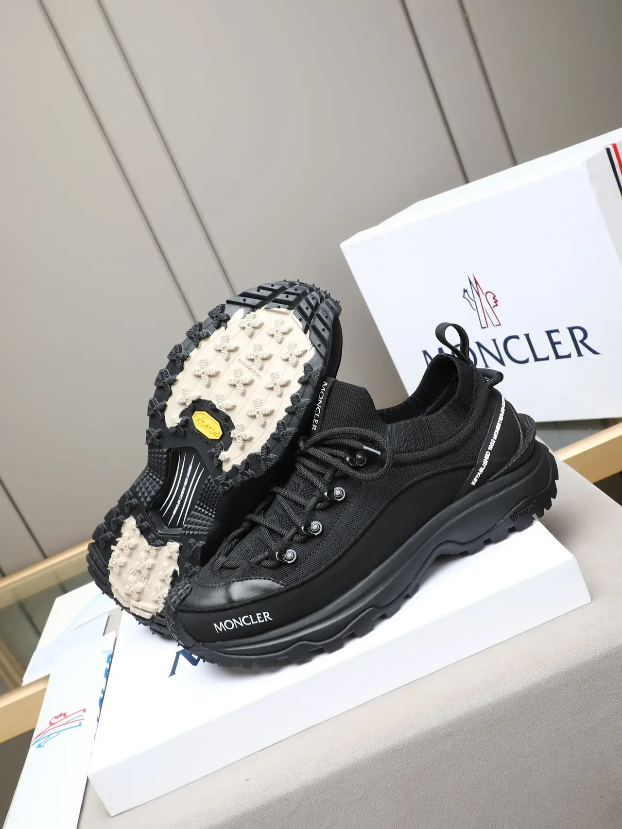 Moncler Grenoble Chaussures Lifestyle avec Col de Chaussette Tricotée Noir Semelle Vibram 4