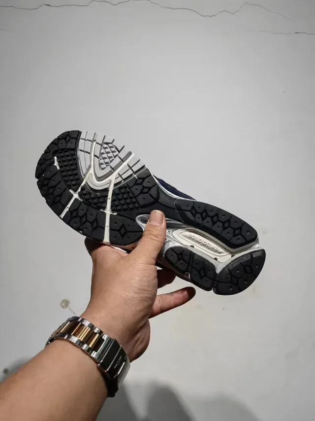 New Balance 1906R Chaussures de Running Navy et Argent 3