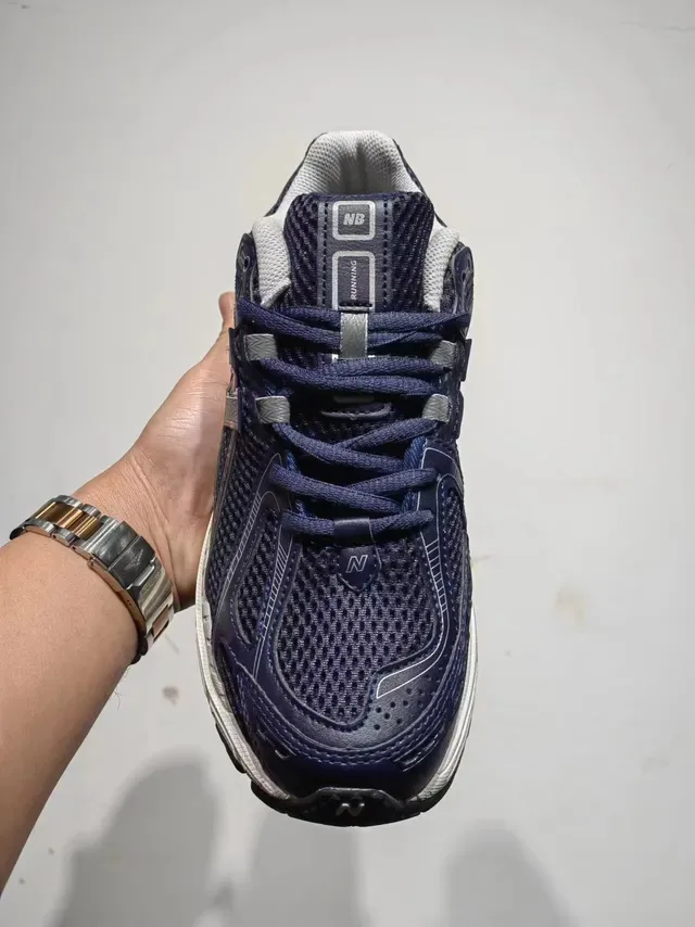 New Balance 1906R Chaussures de Running Navy et Argent 5