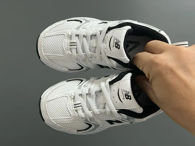 New Balance 530 Baskets roses et blancs chunky 15