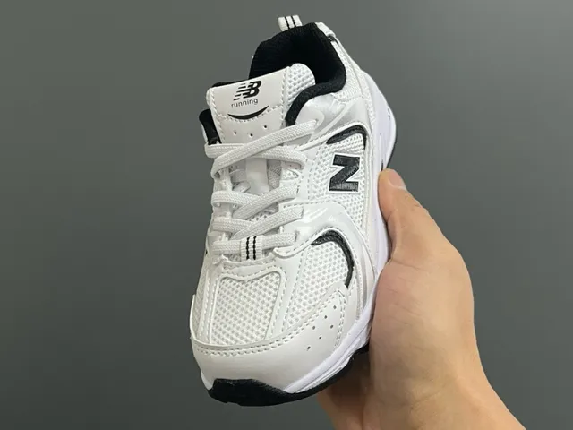 New Balance 530 Baskets roses et blancs chunky 17