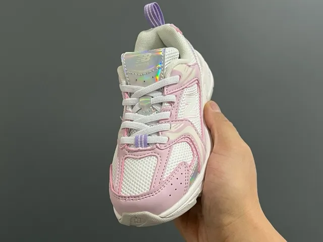 New Balance 530 Baskets roses et blancs chunky 24