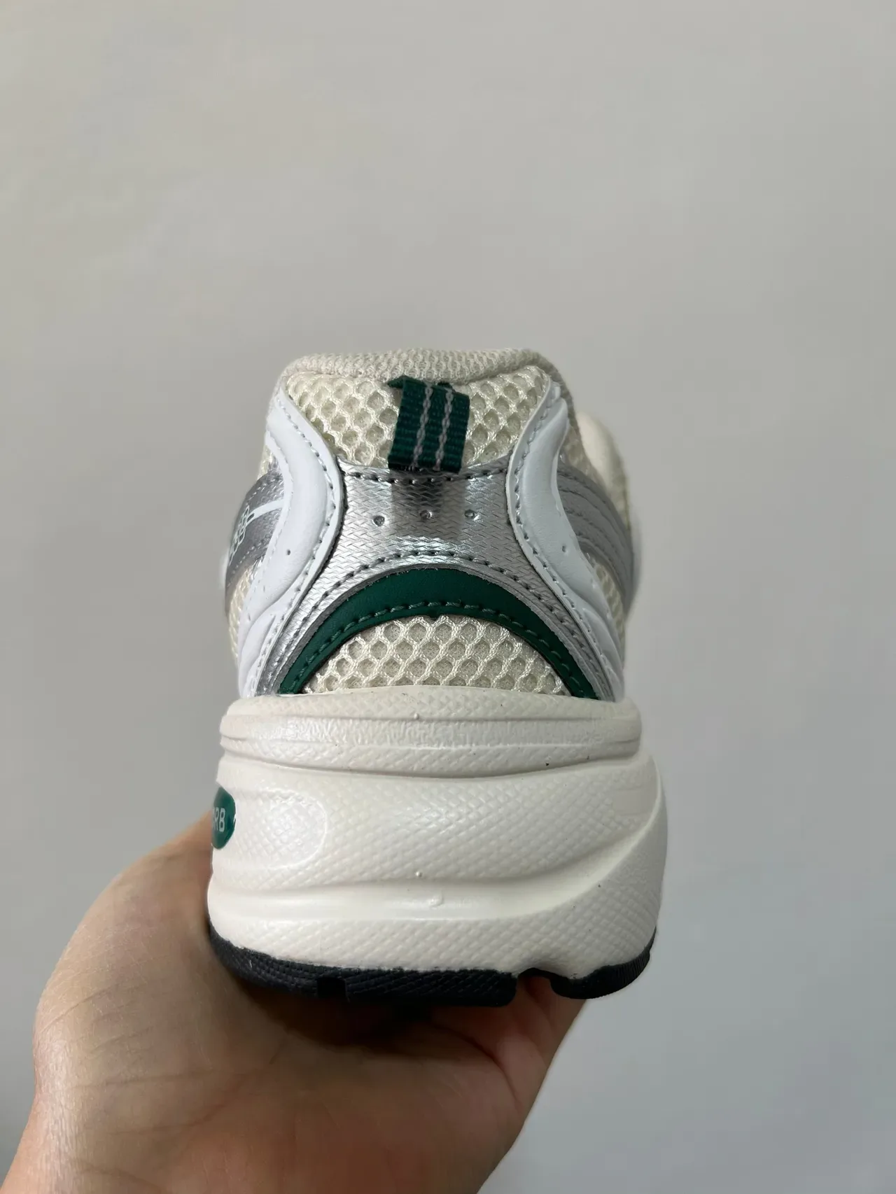 New Balance 530 Tênis Lifestyle Branco Bege Verde 3